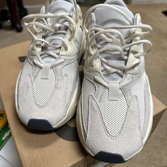 Only use once 9/10 condition comes with original box price negotiable - Picture 9 of 9